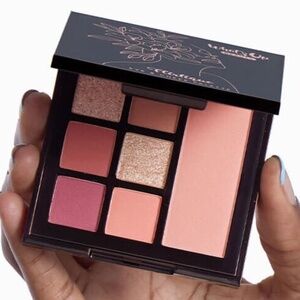 Eyeshadow & Cheek Palette Flirtique By WHATS UP BEAUTY NWT
